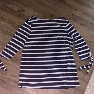 Old navy women’s top size medium